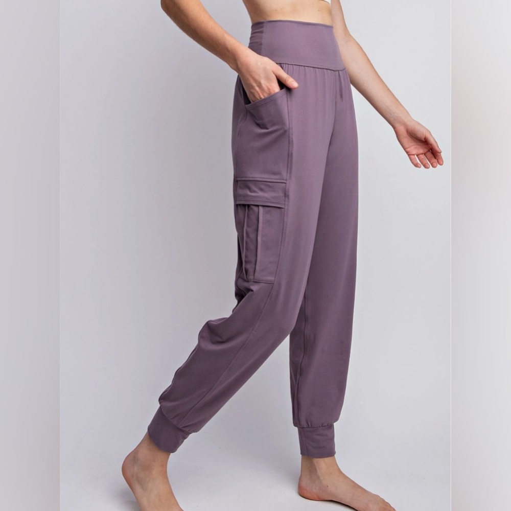 RM Butter High Waisted Jogger with Pockets .Size Medium. Red. GUC